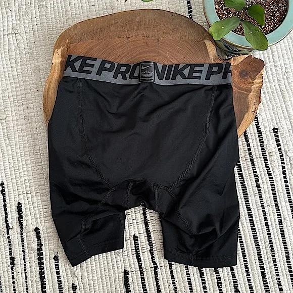 Nike - Picture 4 of 10